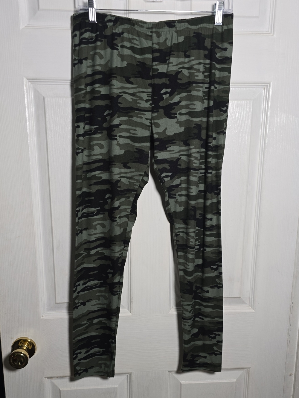 Bobbie Brooks Womens XL Olive & Black Camo Leggings